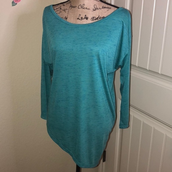 Umgee 3/4 Length Sleeve Tapered Bottom Lightweight Top Size Medium - Picture 2 of 6